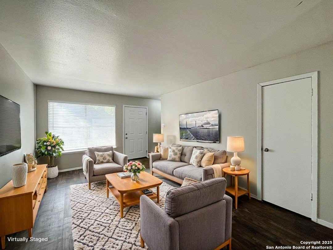 2802 Lasses Blvd Apt 20 #20 - Photo 3 of 27