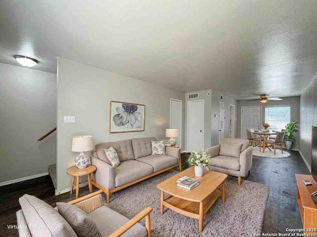 2802 Lasses Blvd Apt 20 #20 - Photo 4 of 27