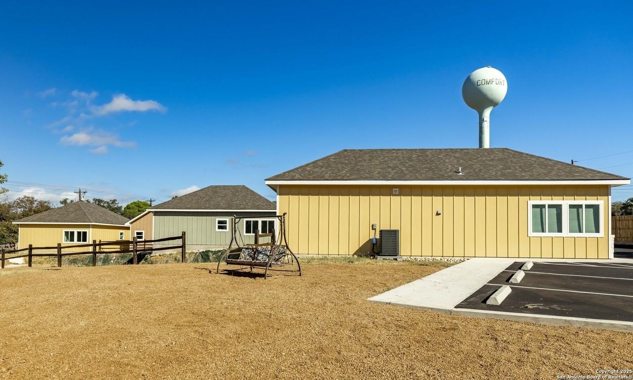 705 Fifth St Unit B #B - Photo 5 of 30