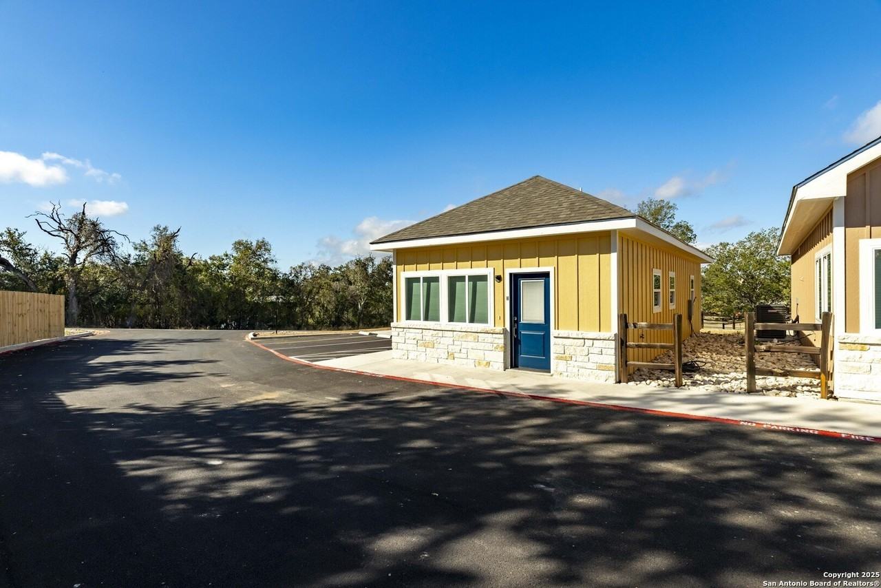 705 Fifth St Unit B #B - Photo 6 of 30