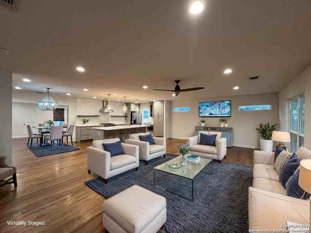 127 Larchmont Dr - Photo 3 of 43