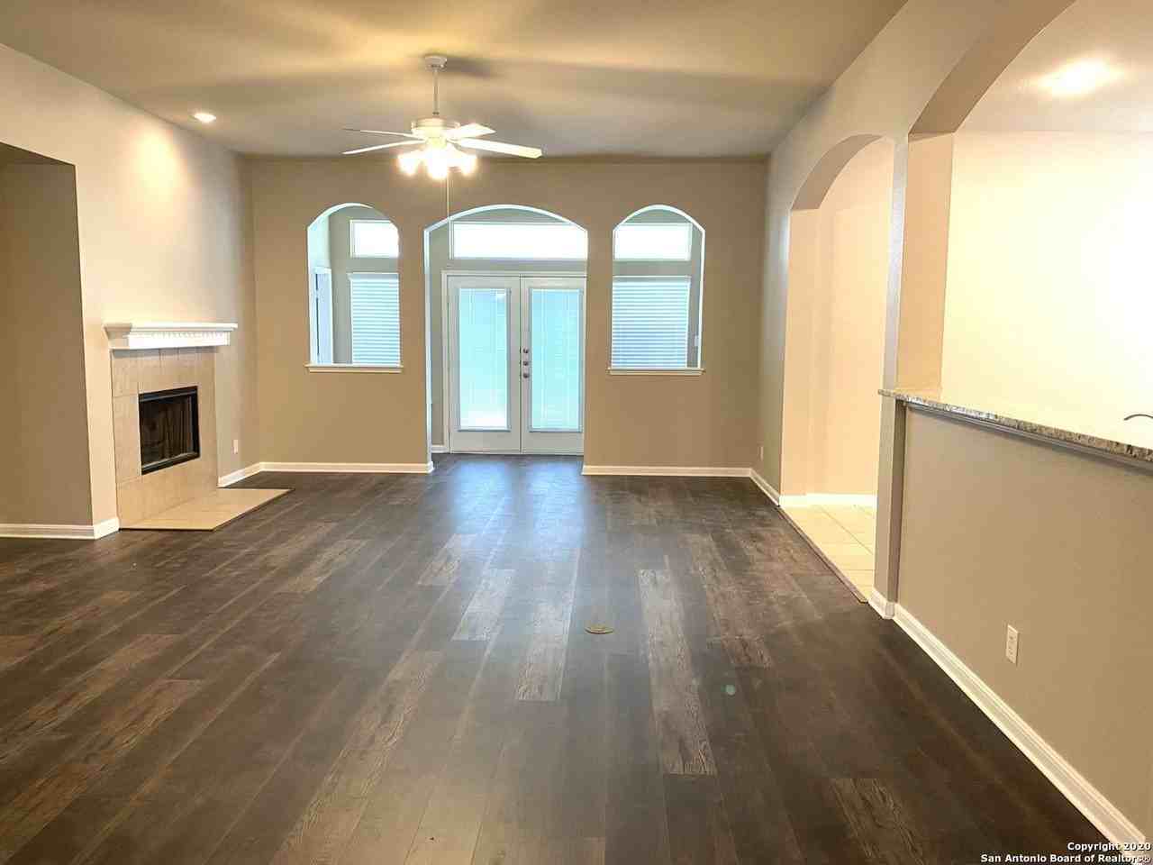 226 Maidstone Cv - Photo 4 of 16