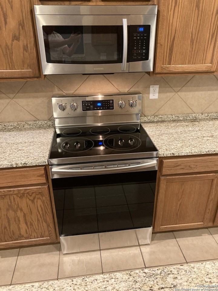 226 Maidstone Cv - Photo 7 of 16