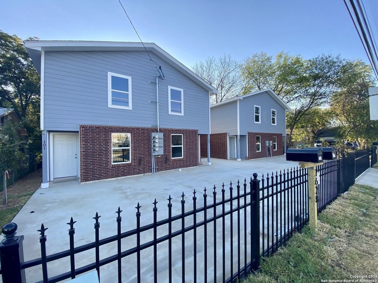 1628 S Hamilton St Unit 102 #102 - Photo 3 of 15