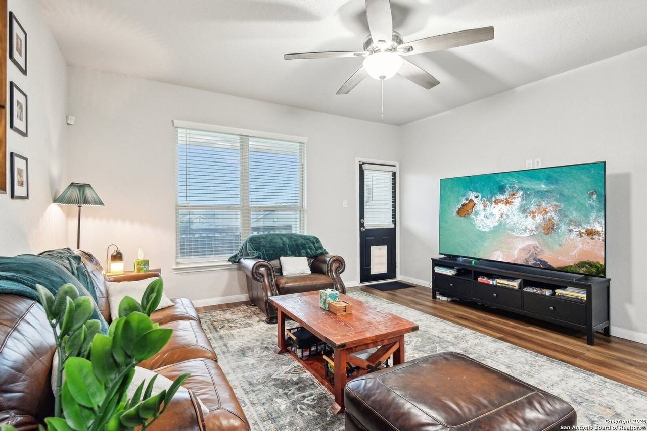 10430 Barbeque Bay - Photo 3 of 28