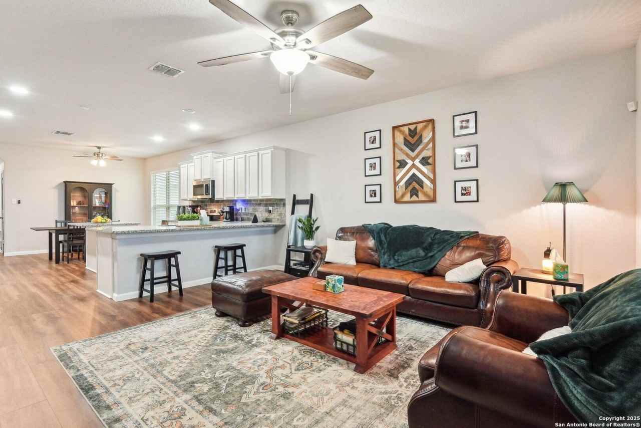 10430 Barbeque Bay - Photo 4 of 28