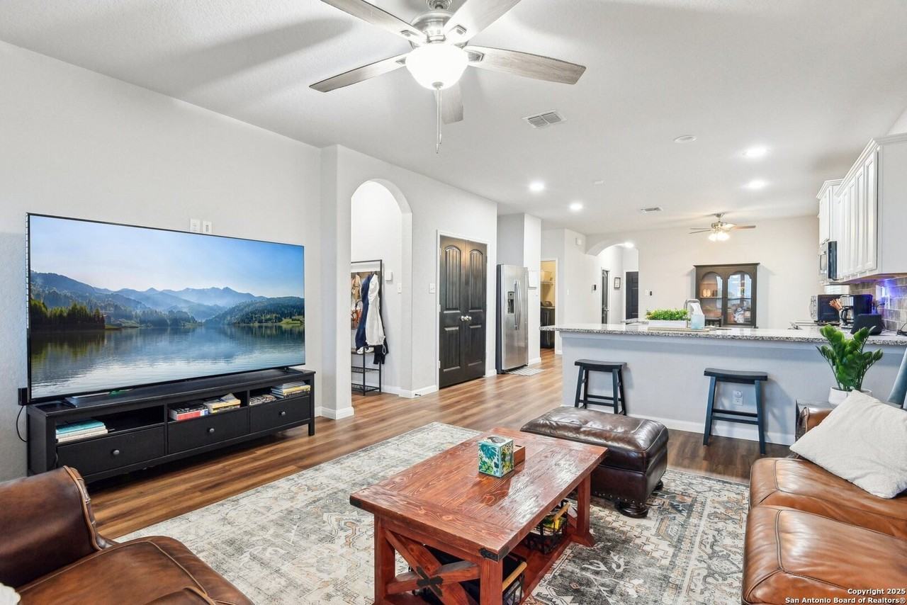 10430 Barbeque Bay - Photo 5 of 28