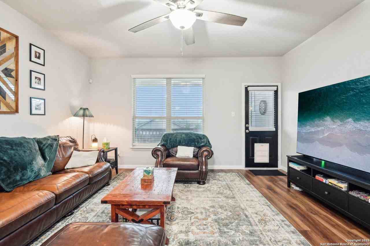 10430 Barbeque Bay - Photo 6 of 28