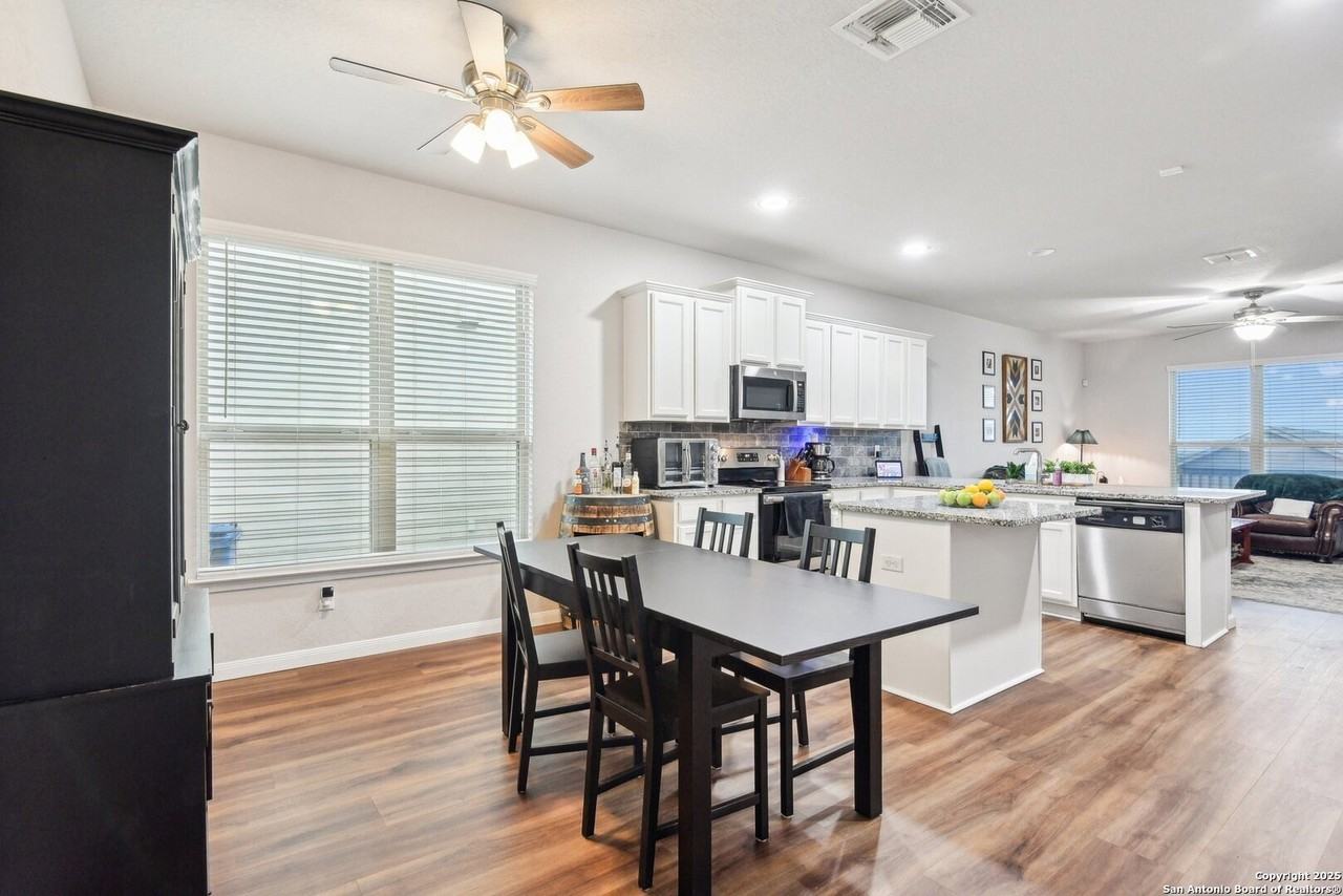 10430 Barbeque Bay - Photo 7 of 28