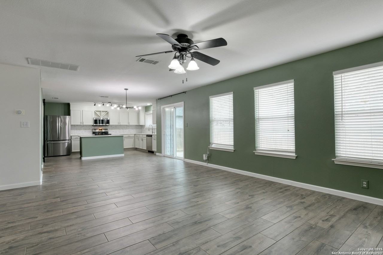 15219 Spring Land - Photo 6 of 33