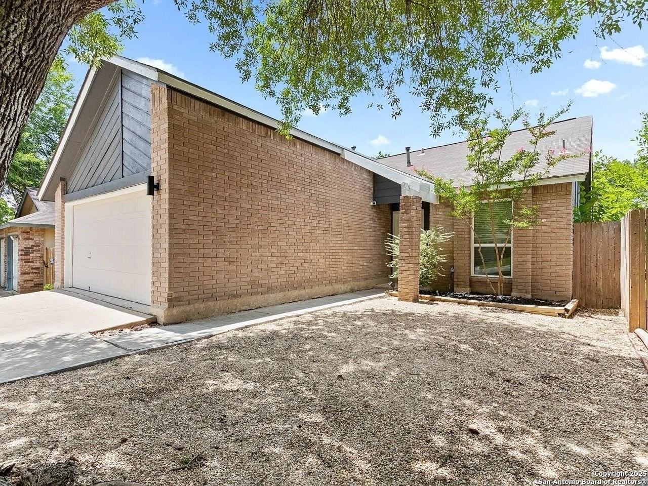 717 Meadow Gate - Photo 3 of 34