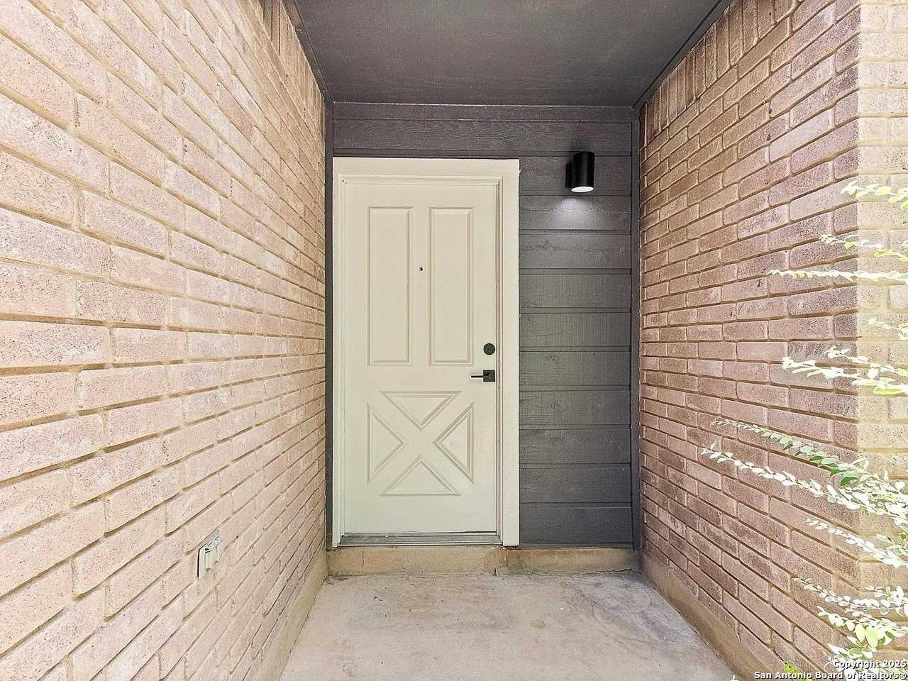 717 Meadow Gate - Photo 5 of 34