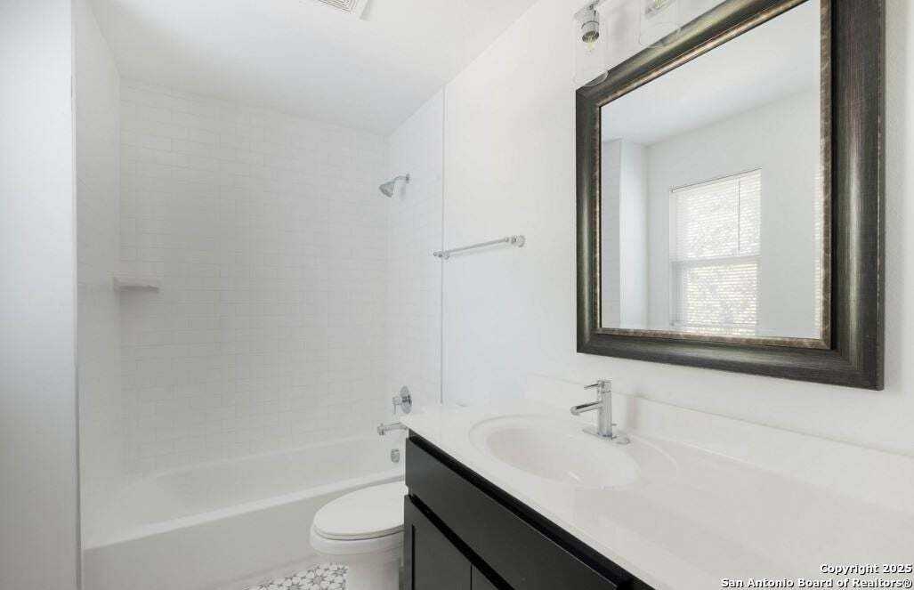 9018 Wellwood St - Photo 7 of 13