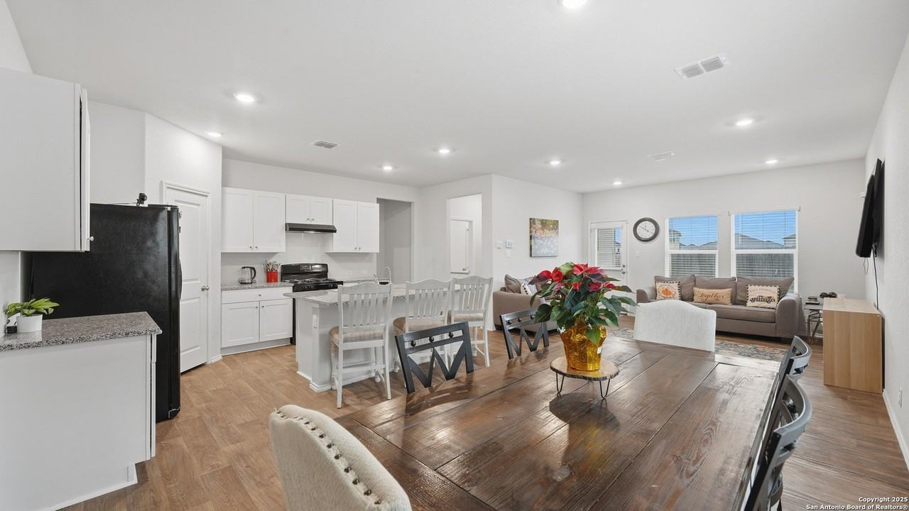 4055 Fort Palmer Boulevard - Photo 3 of 36