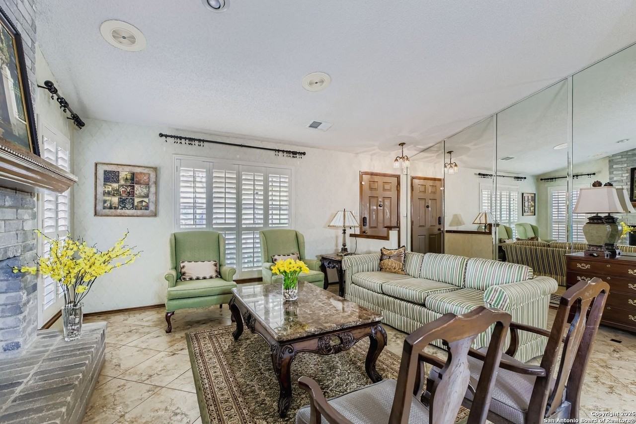 1918 Lotus Blossom St - Photo 4 of 27