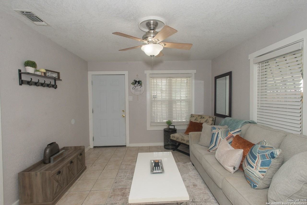 611 Brunswick Boulevard - Photo 4 of 44