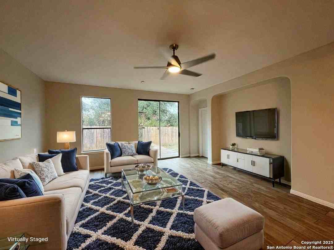 317 Sandy Shl - Photo 4 of 50