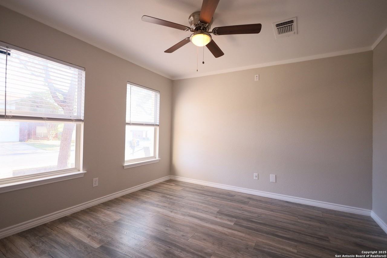 9519 Braun Sq - Photo 5 of 38