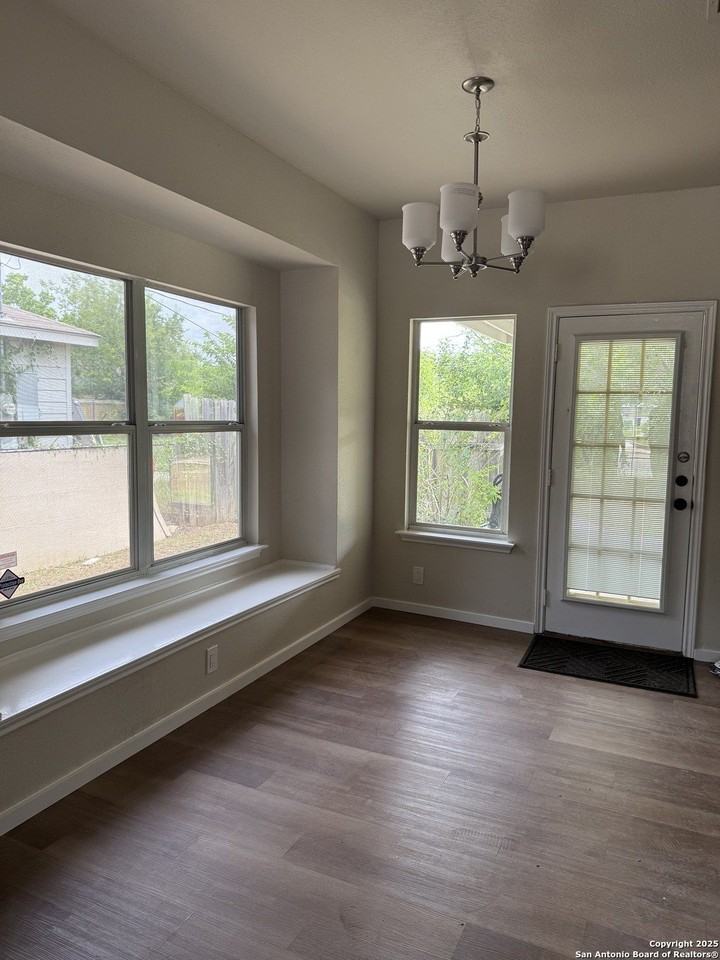 938 Canyon Rdg - Photo 7 of 29