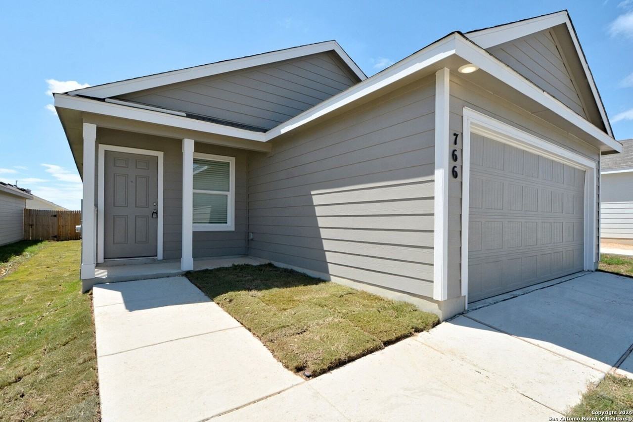 766 Tulsa Trl - Photo 2 of 36