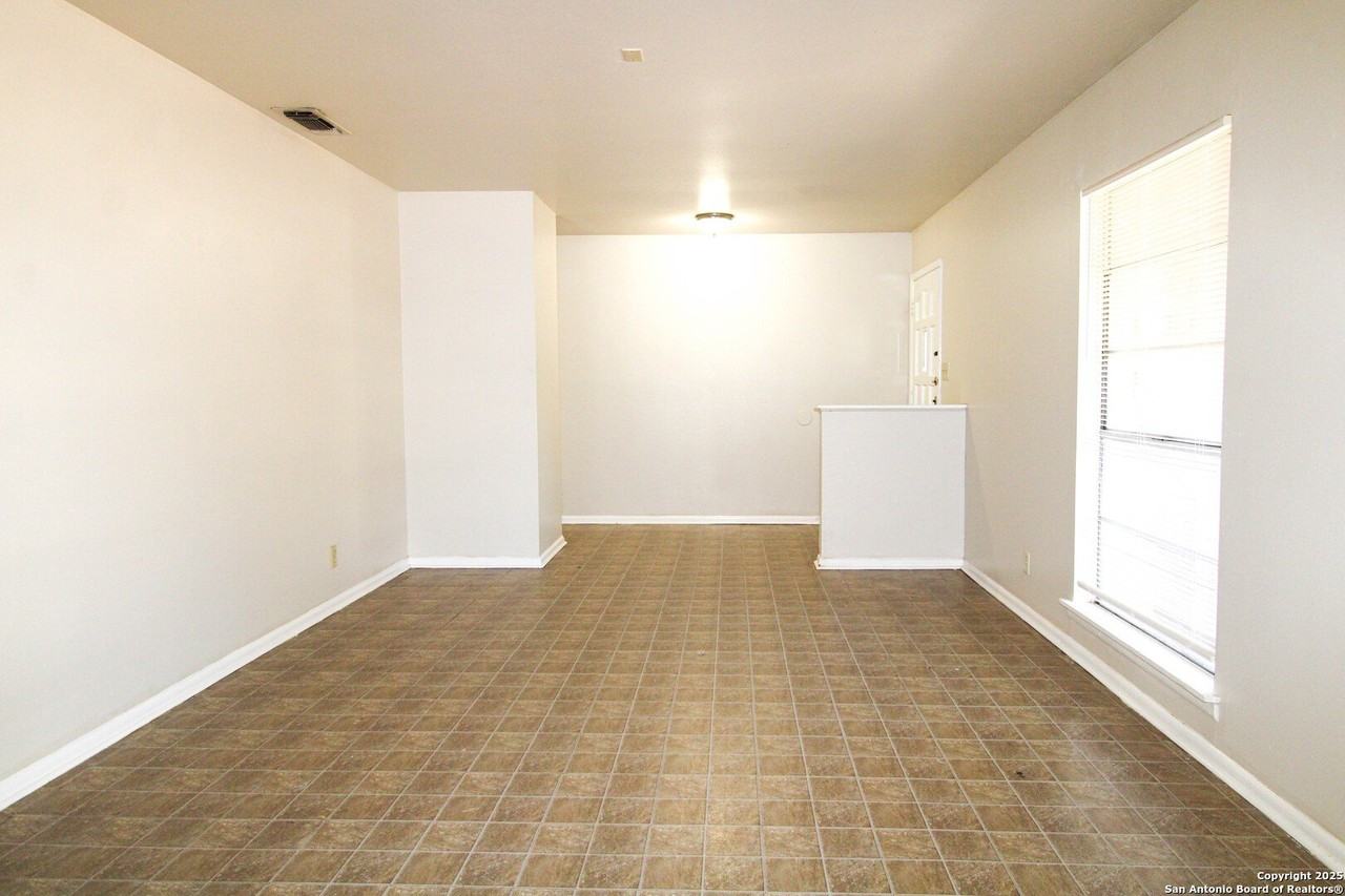 10906 Lands Run St - Photo 4 of 38