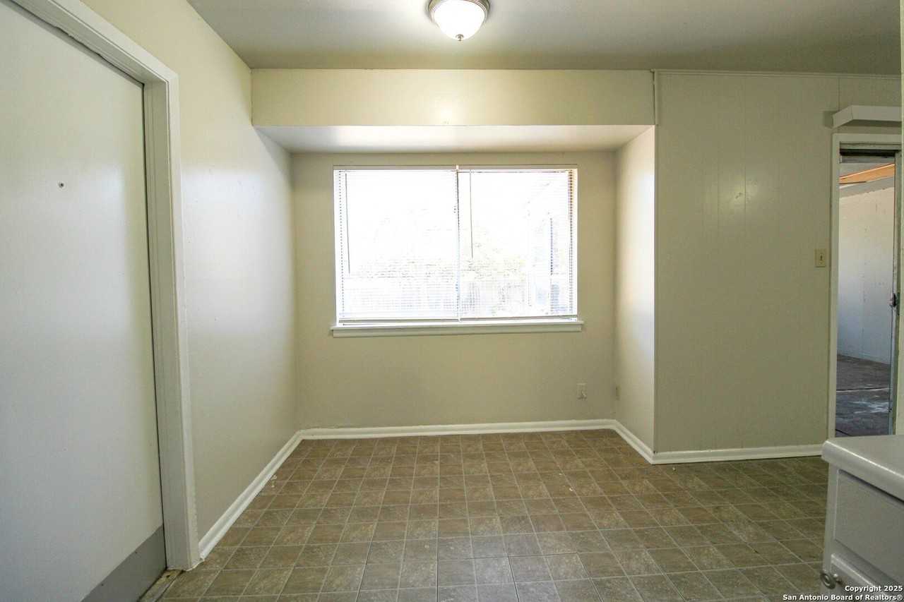 10906 Lands Run St - Photo 7 of 38