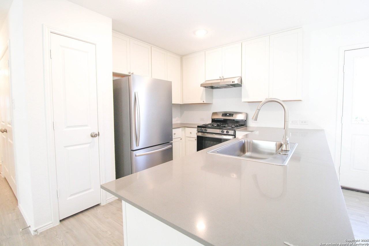 3642 Millbrook Way - Photo 4 of 39