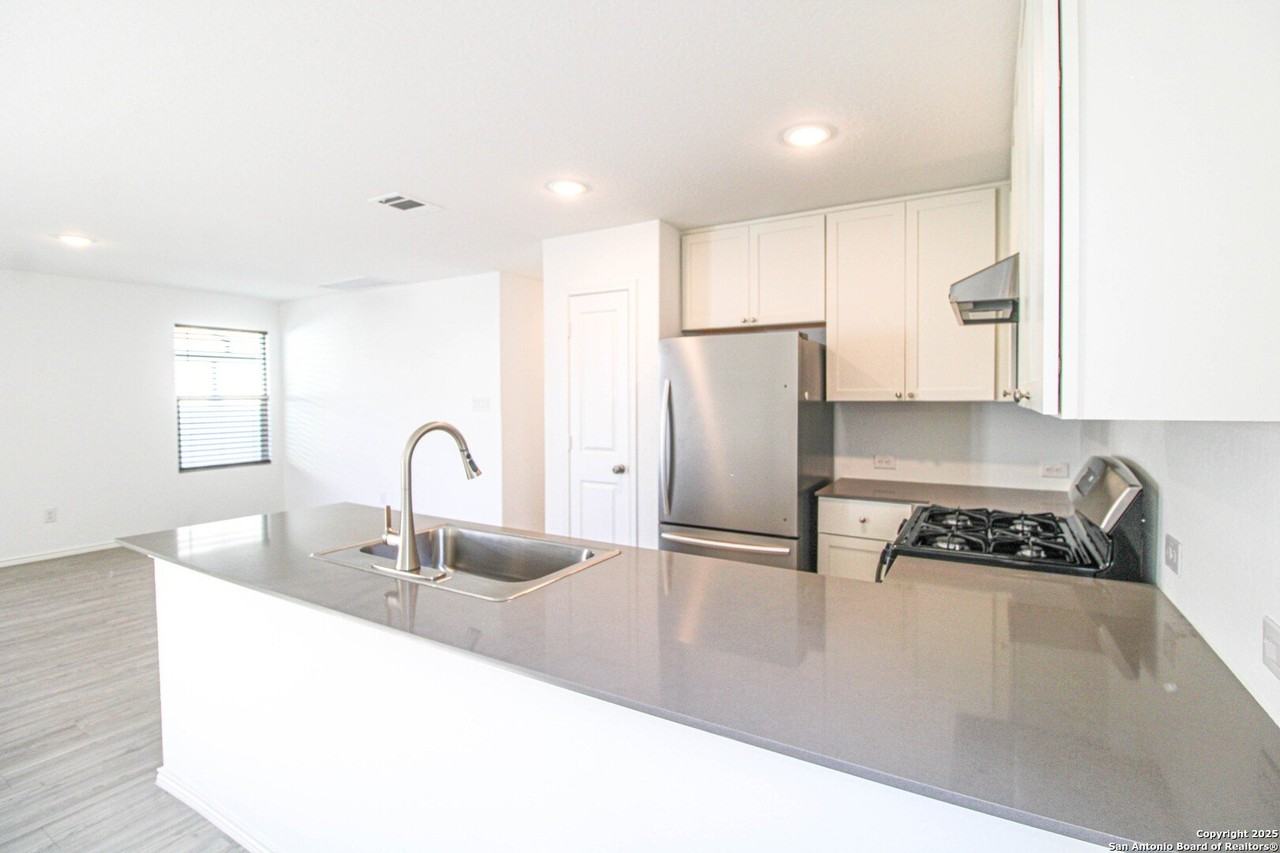 3642 Millbrook Way - Photo 6 of 39