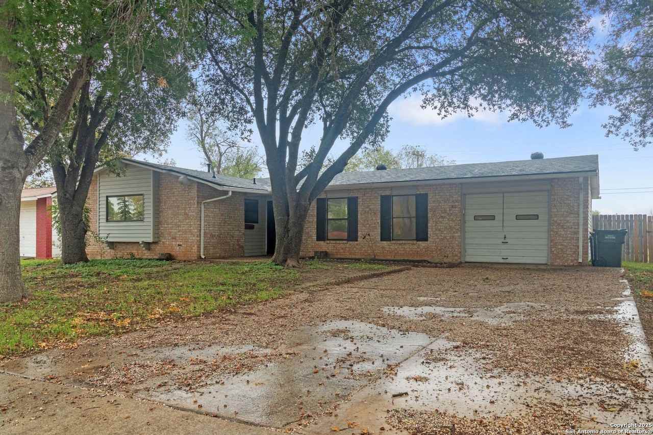 800 Brooks Ave - Photo 2 of 17