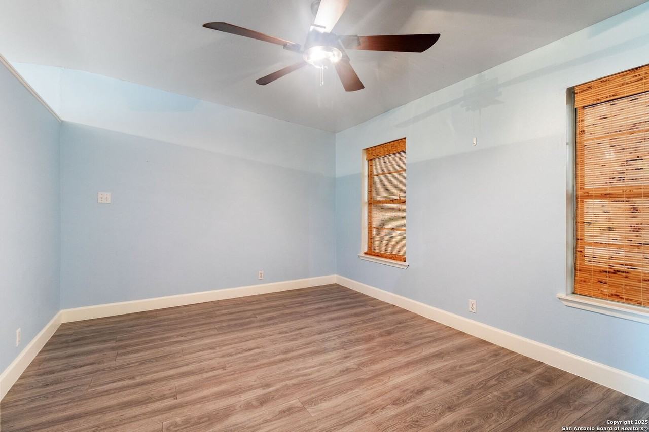 800 Brooks Ave - Photo 3 of 17