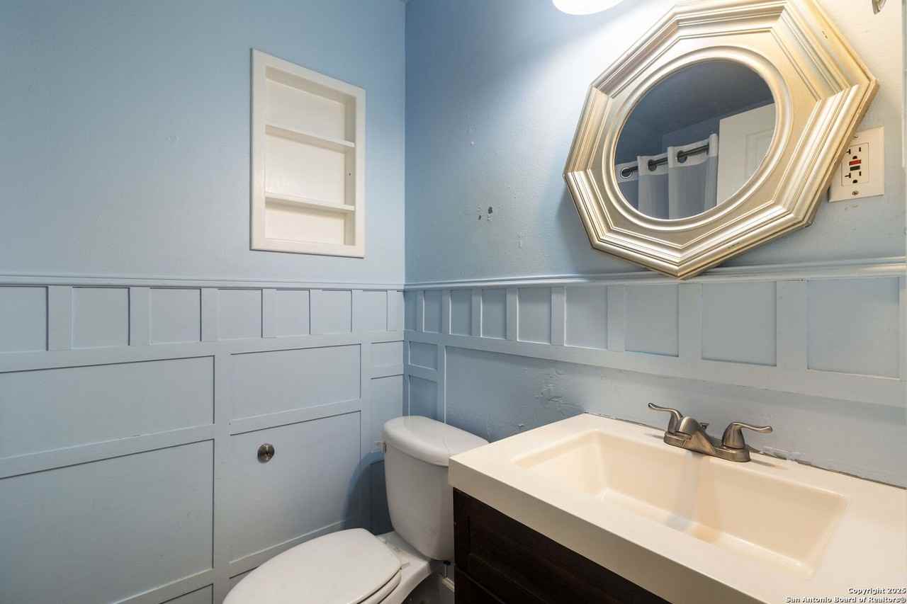 800 Brooks Ave - Photo 4 of 17