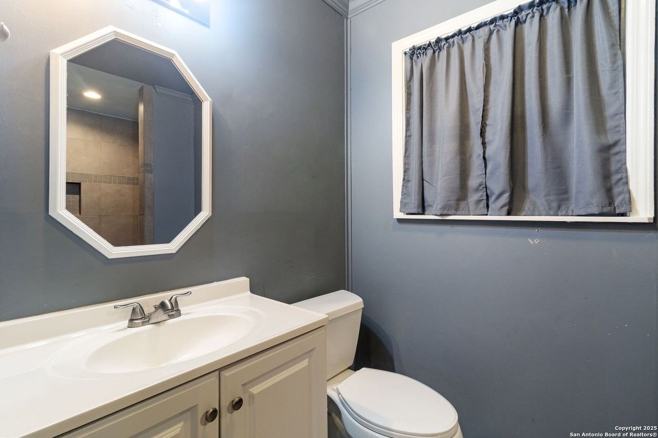 800 Brooks Ave - Photo 6 of 17