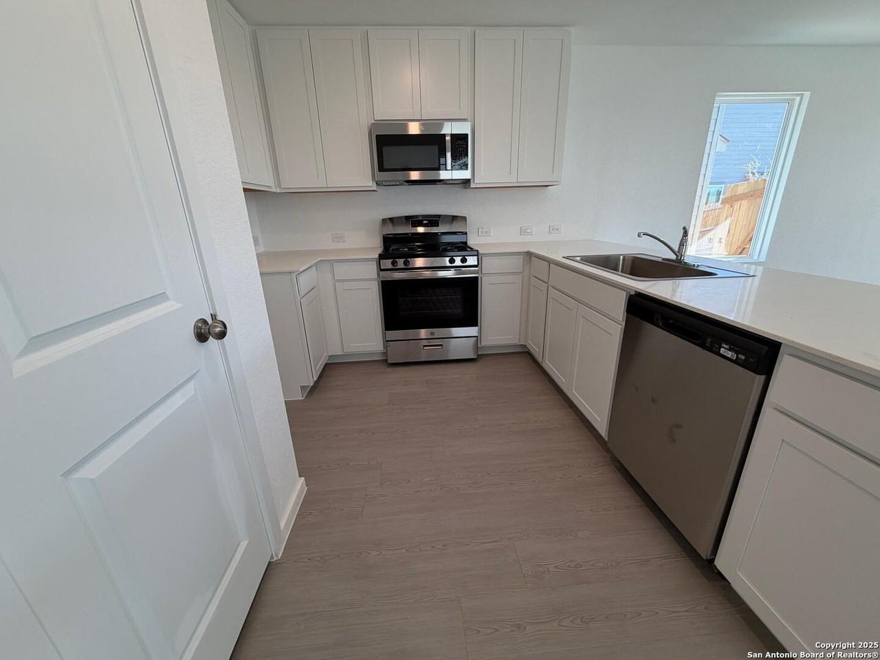 Bluebell Mdw - Photo 3 of 15