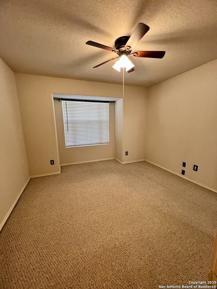 9114 Laguna Fls - Photo 7 of 30