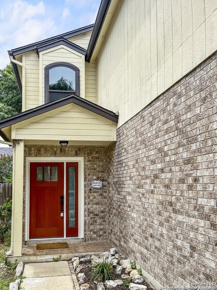 1307 Hazelbury Ln - Photo 2 of 16