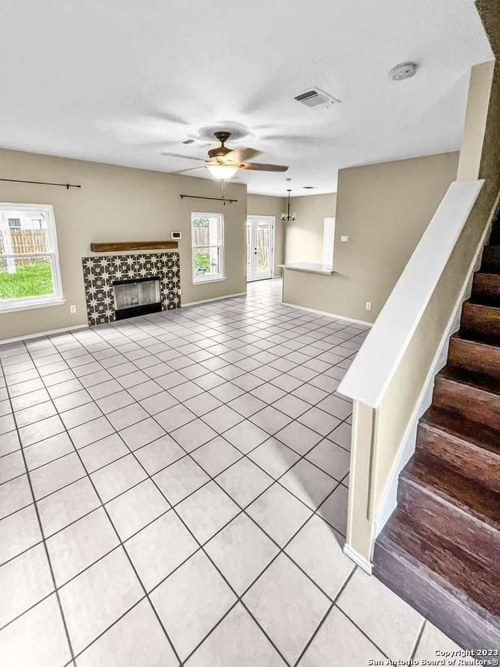 1307 Hazelbury Ln - Photo 3 of 16