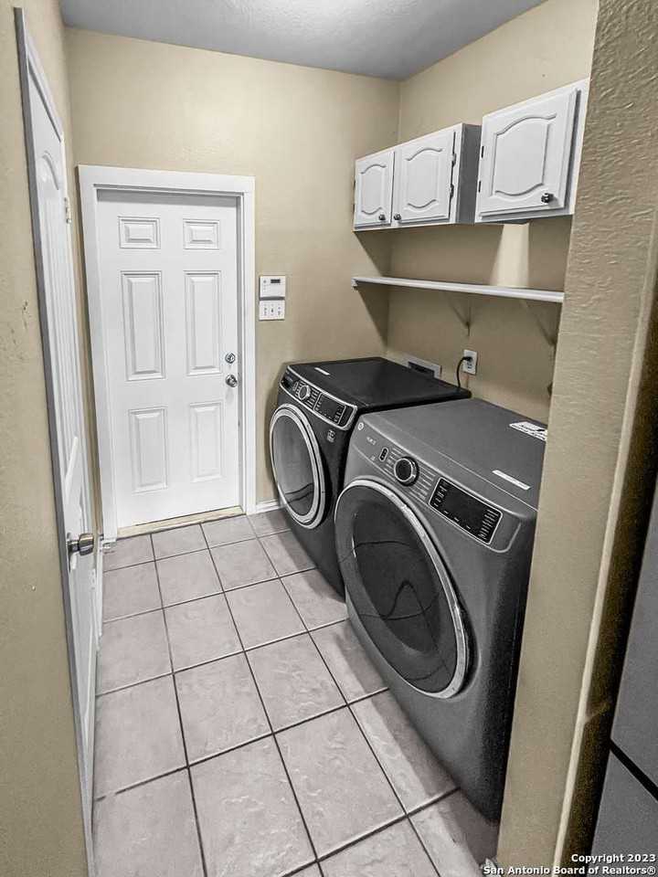 1307 Hazelbury Ln - Photo 6 of 16