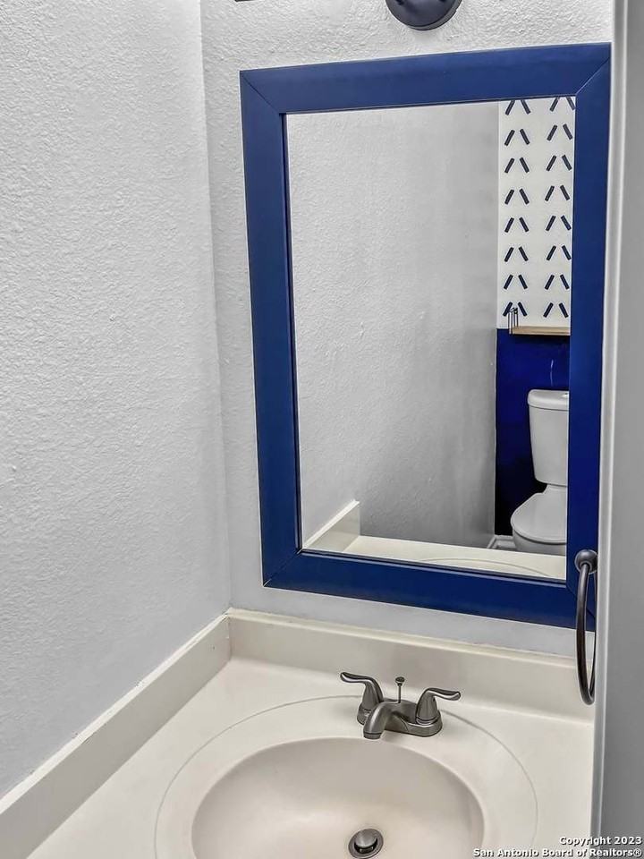 1307 Hazelbury Ln - Photo 7 of 16