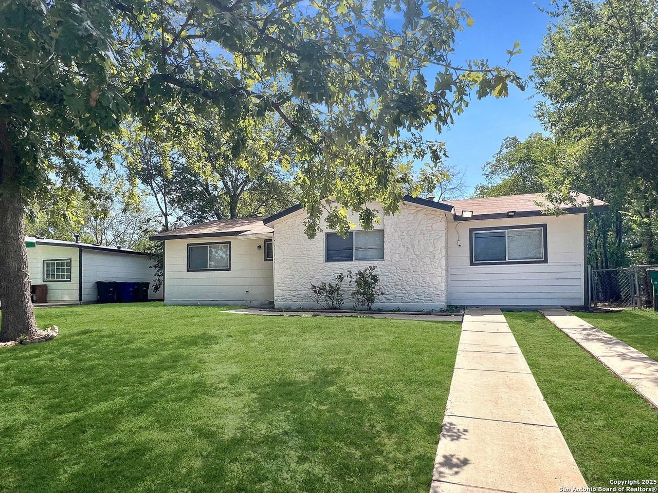 4110 Tropical Dr - Photo 3 of 29