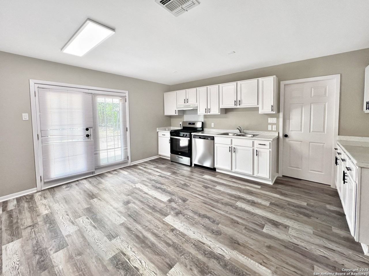 4110 Tropical Dr - Photo 7 of 29