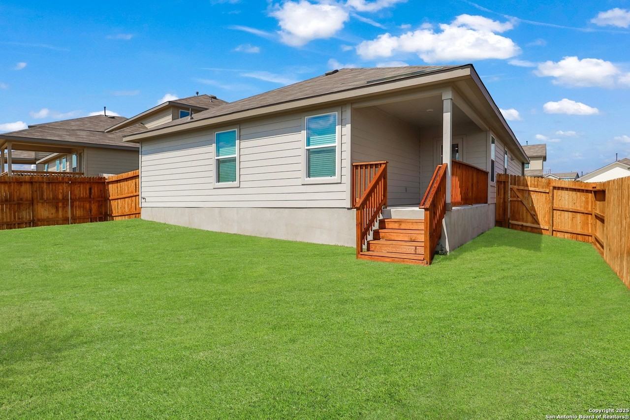 183 Ringed Plover - Photo 3 of 20