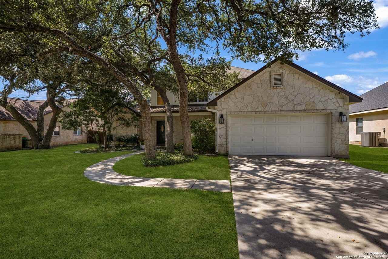 210 English Oaks Circle - Photo 3 of 37