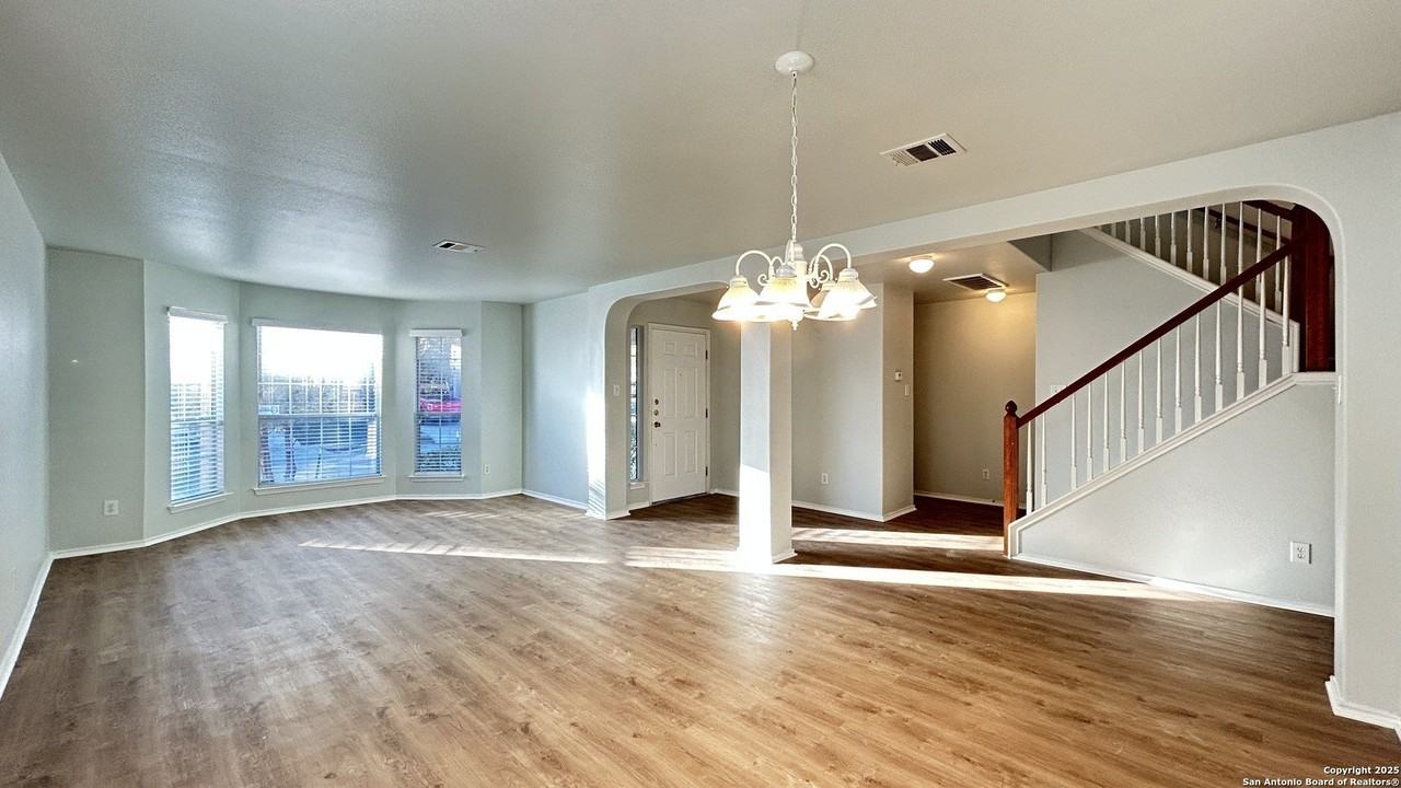 206 Bright Trl - Photo 5 of 35