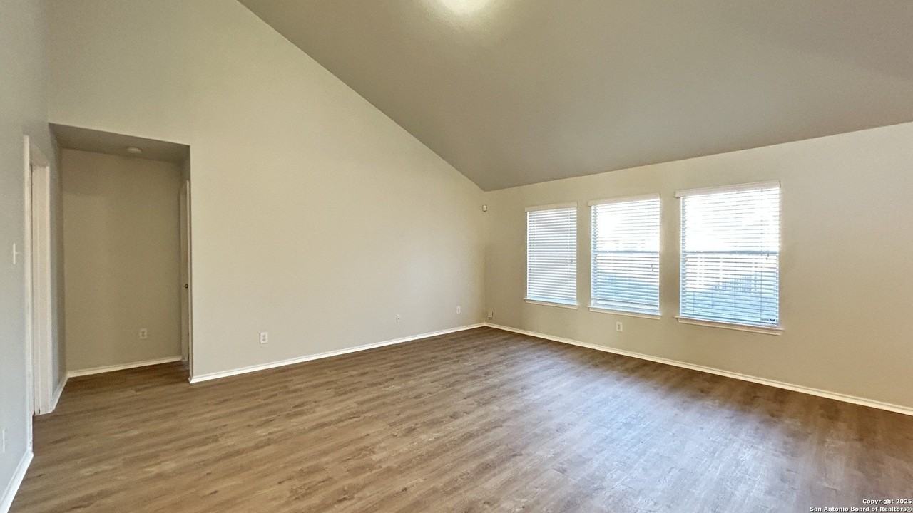 206 Bright Trl - Photo 7 of 35