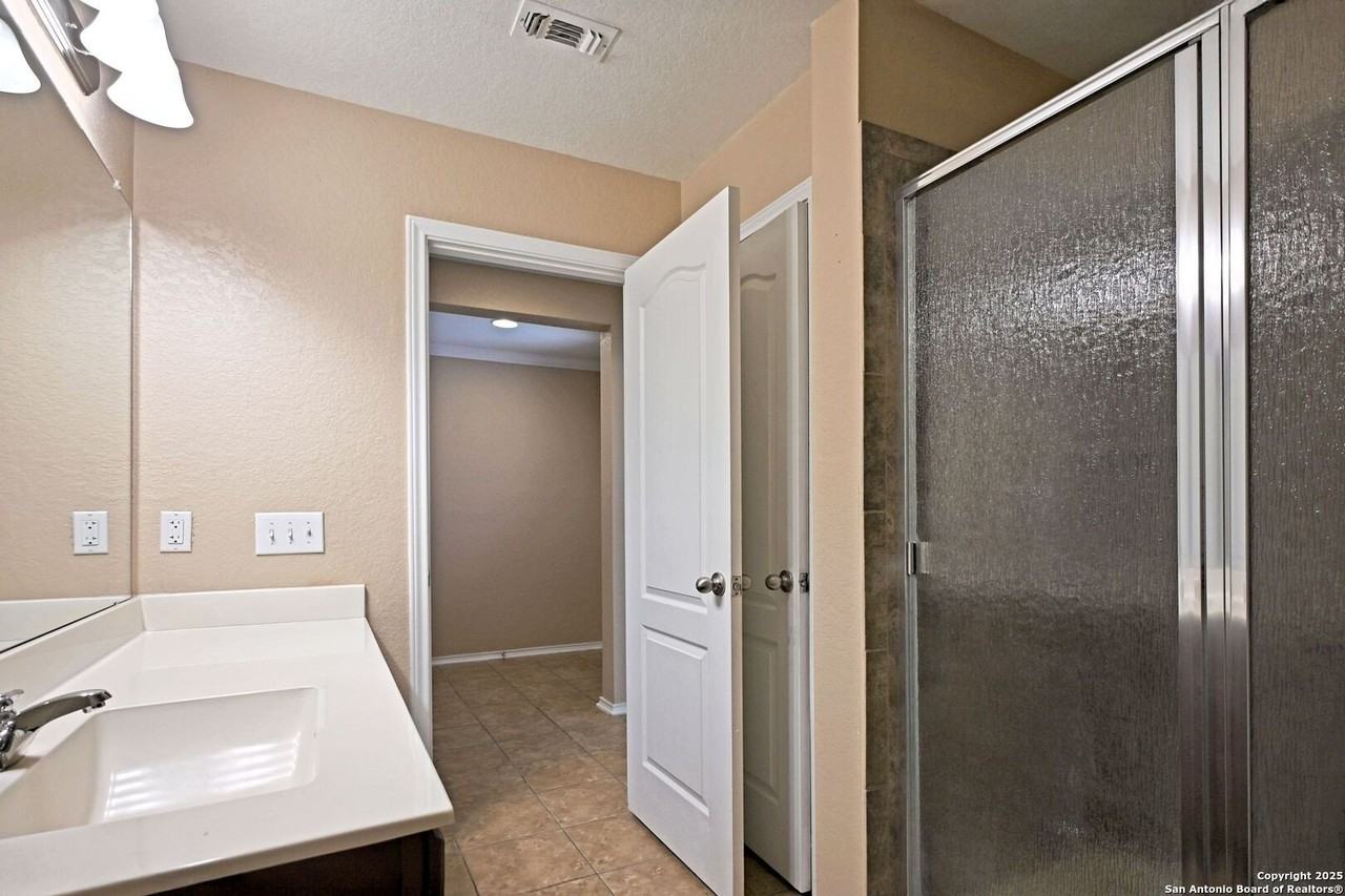 1433 Cutler Bay - Photo 5 of 26