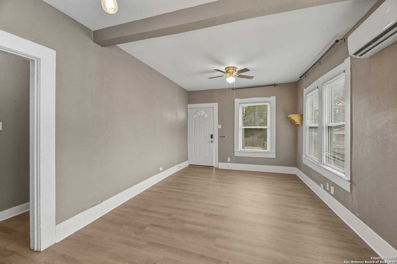 143 Paul St - Photo 7 of 27