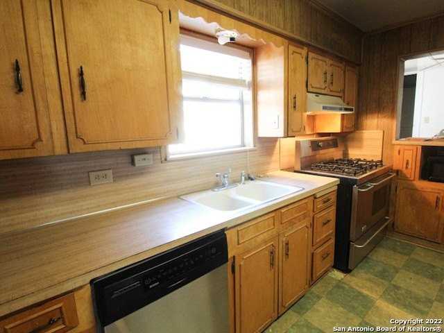 8811 Fm 471 N - Photo 7 of 20