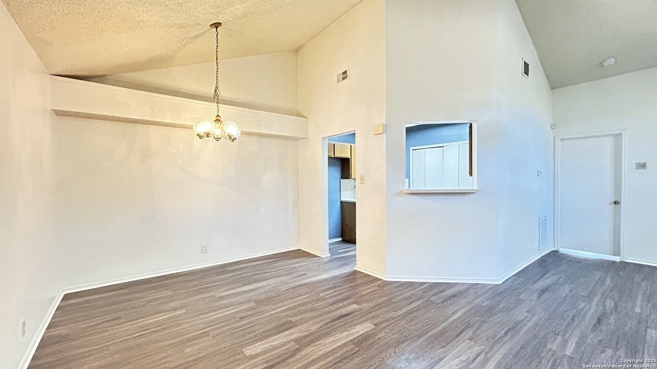 9557 Coolbrook - Photo 2 of 31