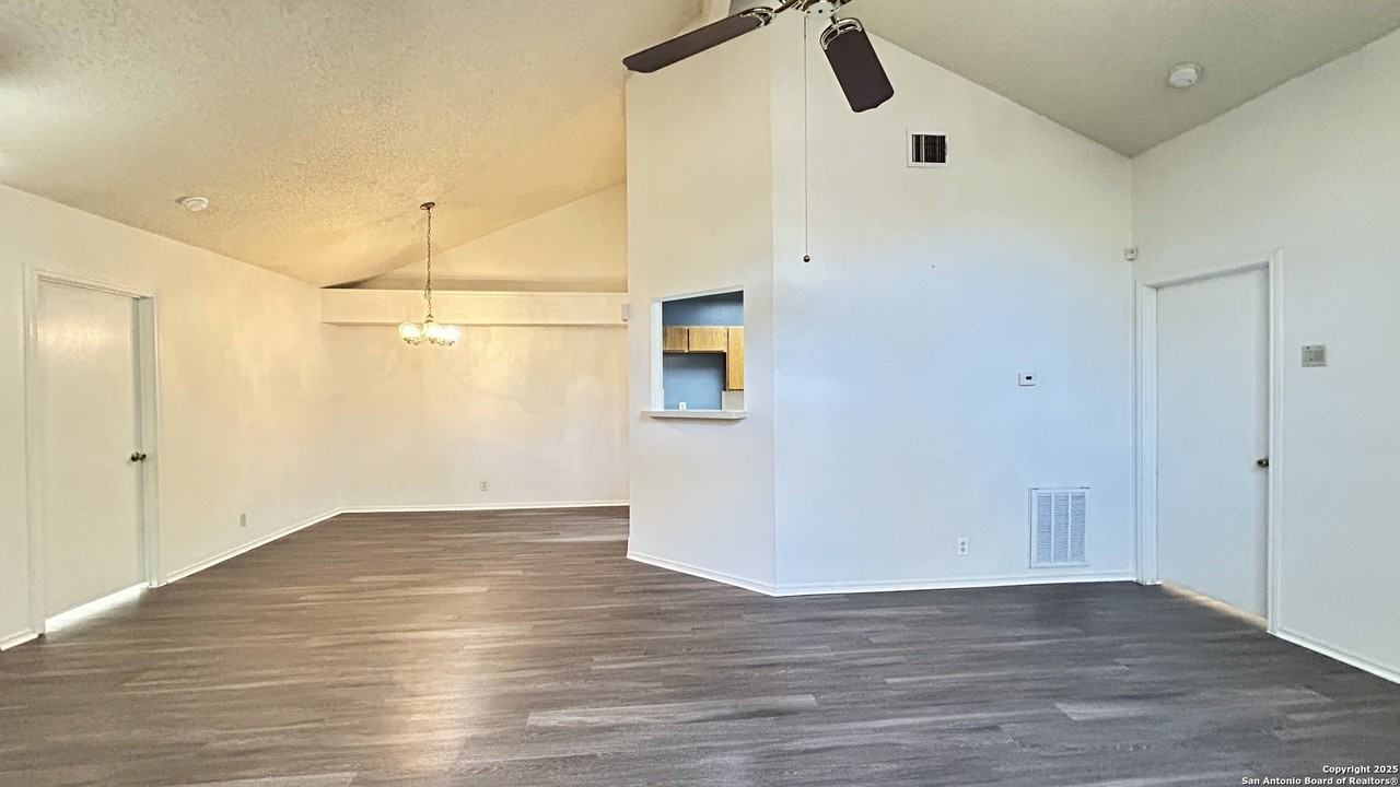 9557 Coolbrook - Photo 3 of 31