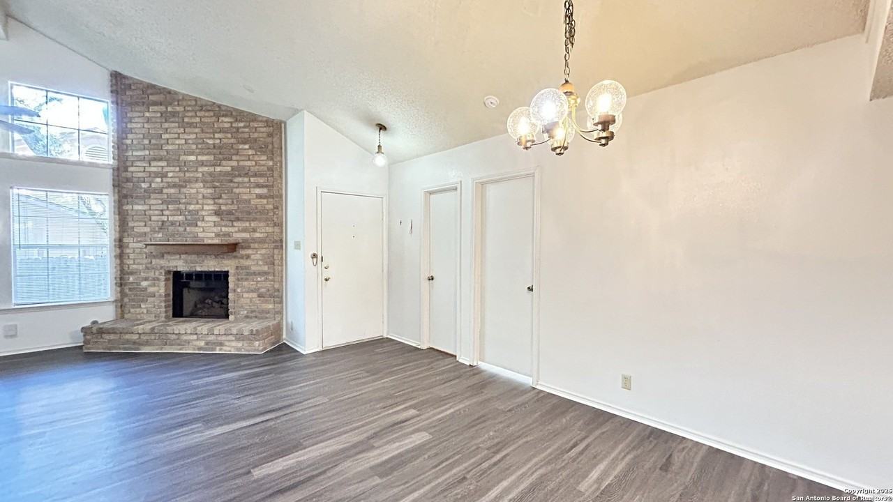 9557 Coolbrook - Photo 6 of 31